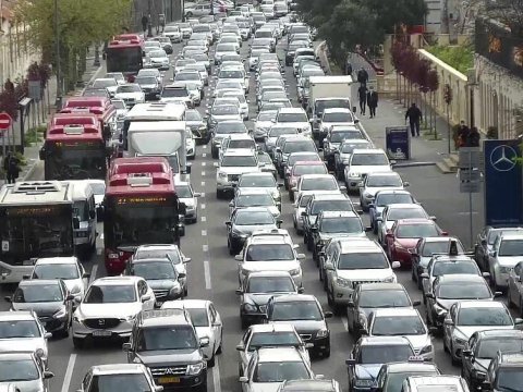 Bakıda böyük tıxac - 200-dən çox avtobus yolda qalıb