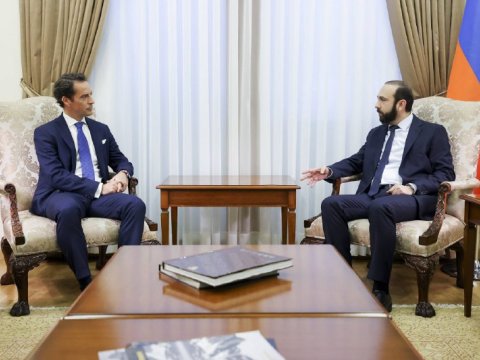 Mirzoyan Stoltenberqin xüsusi nümayəndəsi ilə görüşdü