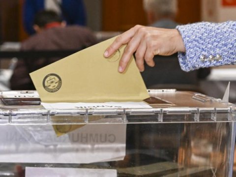 Türkiyə seçkiləri: Xaricdə səs verənlərin sayı 1.6 milyonu keçdi