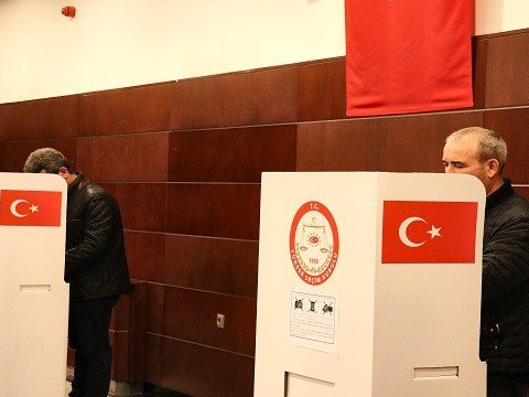 Türkiyə seçkiləri: Ölkə xaricində səsvermə başa çatır