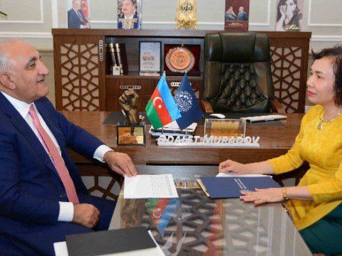 Vyetnamlı məzun 36 il sonra UNEC-də - FOTO