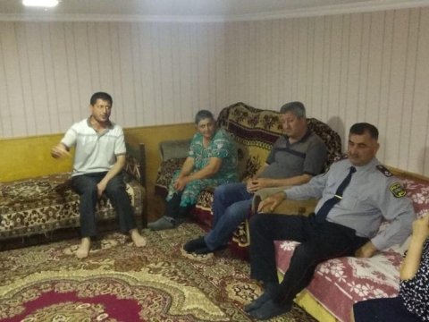 Özünü dənizə atan qadının uşağı atasına verildi 