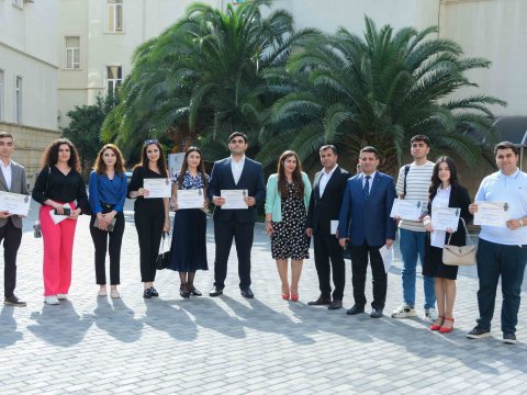 UNEC-in “Brend tələbə”ləri mükafatlandırıldı - FOTOLAR