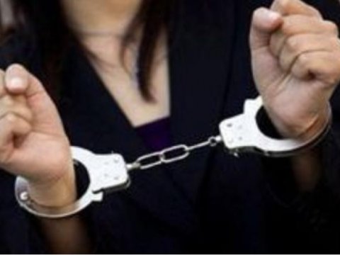 Evdən qızıl və pul oğurlayan qadın tutuldu 