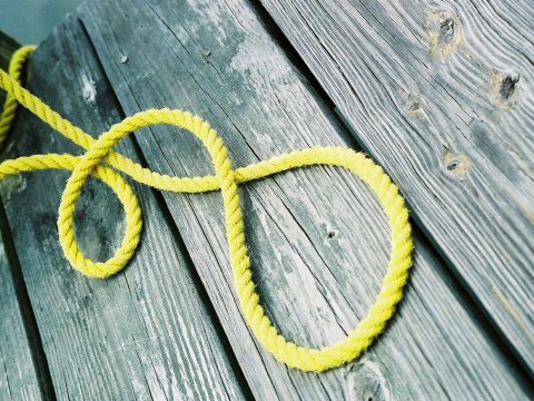 64 yaşlı qadın özünü asdı