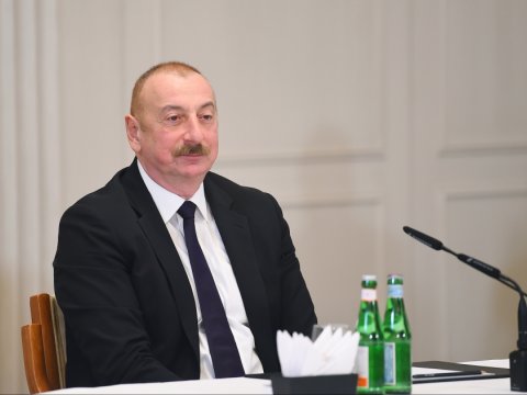 Prezident Moskvada işçi səhər yeməyində iştirak etdi 