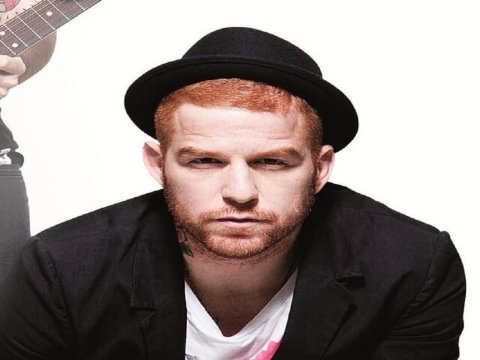 Məşhur müğənni Kılıçdaroğlunu dəstəklədi