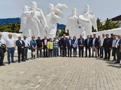 Mətbuat Şurasının üzvləri “Neft Daşları”nda olublar - FOTOLAR