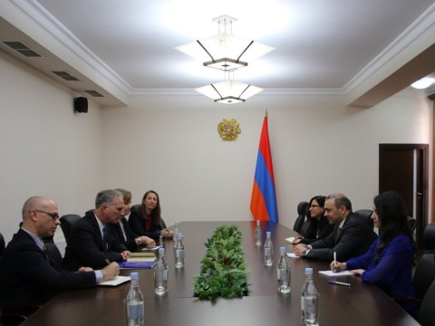 Lui Bono Qriqoryanla görüşdü