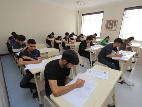 Qaydaları pozan 3 nəfər imtahandan xaric olunub