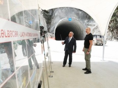 Prezident Kəlbəcər-Laçın yolunda görülən işlərlə tanış olub