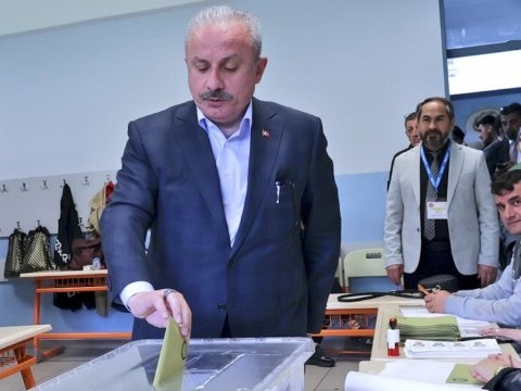 Türkiyə parlamentinin sədri səs verdi