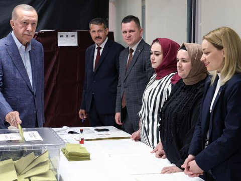 Ərdoğan və xanımı səs verdi