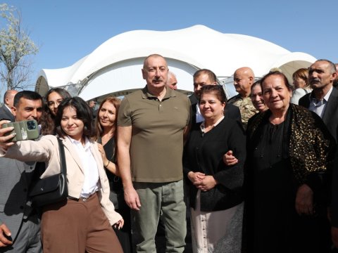 Prezident Laçına qayıdan əhali ilə görüşdü - FOTOLAR