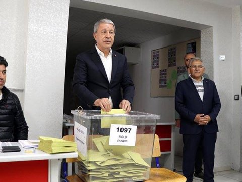 Millətimizin qərarına hörmətlə yanaşacağıq - Hulusi Akar