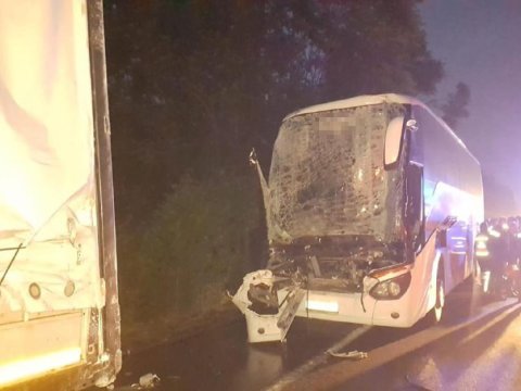 Seçki avtobusu qəzaya düşdü - 22 yaralı 