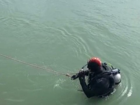 Maşın kanala düşdü - 21 yaşlı gənc suda batdı