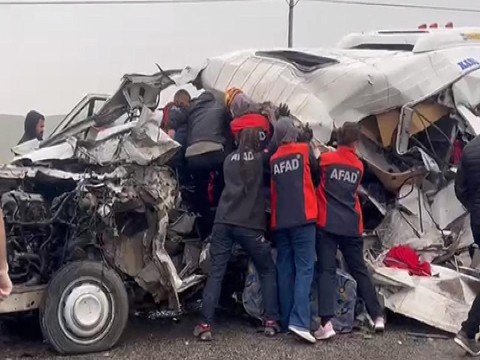 Türkiyədə ağır qəza - 4 ölü, çoxlu sayda yaralı var