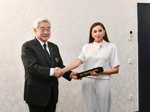 Mehriban Əliyevaya qara kəmər təqdim edildi - FOTOLAR