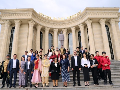 Tələbələr teatr tamaşası nümaiş etdiriblər - FOTOLAR