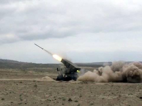 Ordumuz real döyüş şəraitində təlimlər keçdi - VİDEO