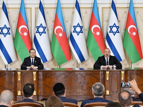 Prezidentlər mətbuata bəyanatlarla çıxış ediblər