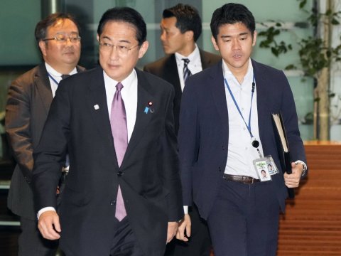 Baş nazir oğlunu işdən ÇIXARDI