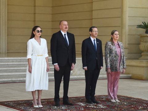 İlham Əliyev İsrail Prezidentini qarşıladı - FOTOLAR