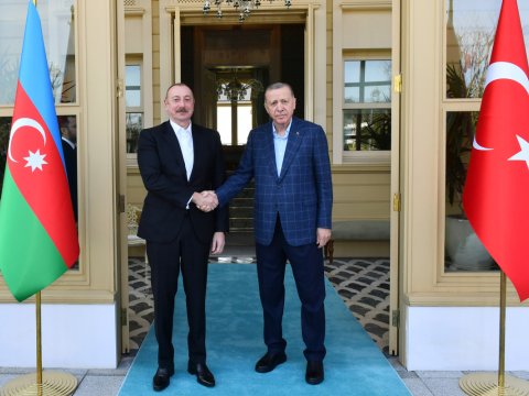 Əliyevin təbriki qardaşlıq jestidir - Türkiyəli jurnalistlər DANIŞIR