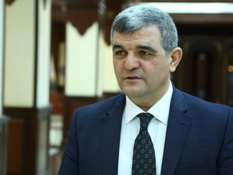 Fazil Mustafa parlamentdə şikayətlərini dilə gətirdi
