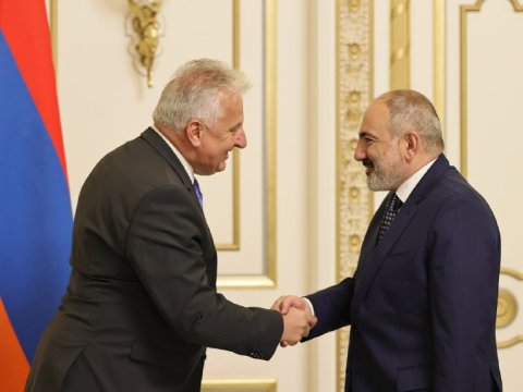 Orbanın müavini İrəvanda - Paşinyanla görüşdü