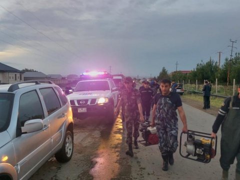 Zəyəm qəsəbəsini su basdı