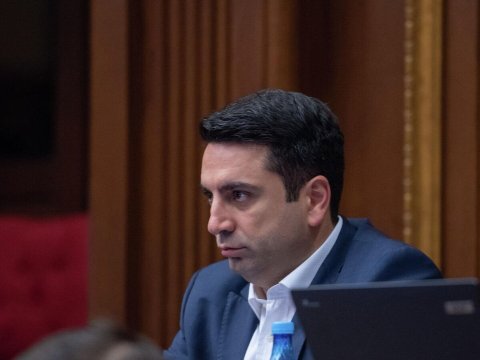 Üçüncü ölkə sülh müqaviləsi üçün təminat verməlidir - Erməni spiker