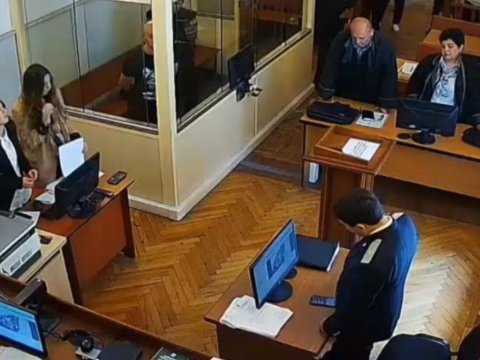 Yatmış qardaşları bıçaqlayan şəxsə 17 il həbs verildi