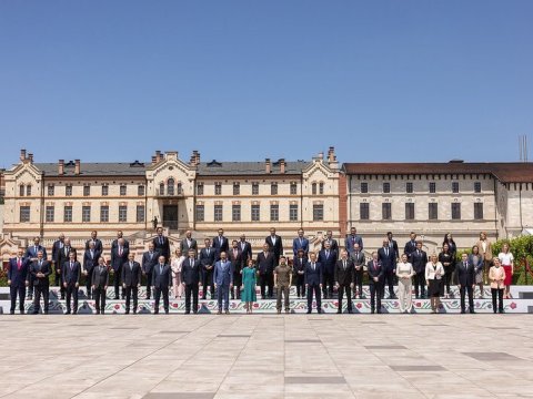 Makron Əliyev və Paşinyanla ayaqüstü söhbət etdi - FOTOLAR