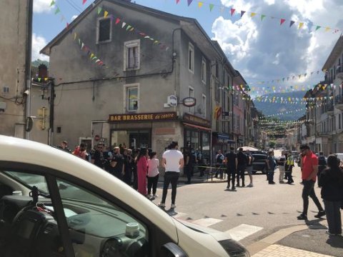 Fransada silahlı insident - Ölən və yaralılar var
