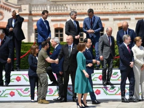 İlham Əliyev Zelenski ilə salamlaşdı