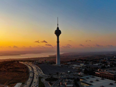 İstanbulda 55 milyonluq qüllə satışa çıxarılır