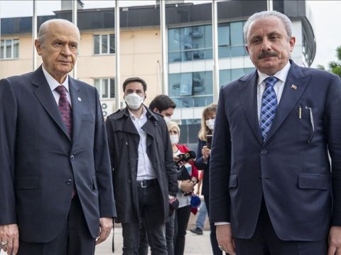 Şentop parlament sədrliyini Bahçeliyə ötürdü