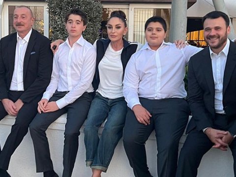 İlham Əliyev ailəsi ilə birlikdə - FOTOLAR