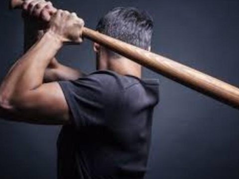 Masallı sakini tanışını taxta ilə döydü