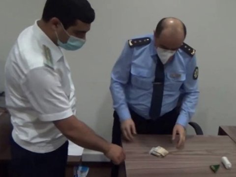 Rüşvət alarkən tutulan gömrük polkovniki azadlığa buraxıldı