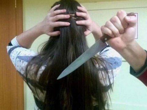 Qızını bıçaqlayan ata intihar etdi