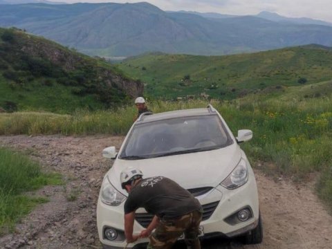 Qubadlıda batan avtomobildə qalan şəxslərə köməklik göstərildi