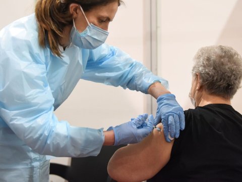 Son sutkada 68 nəfərə vaksin vuruldu 