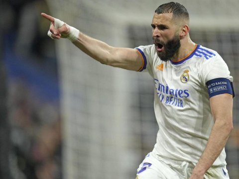 Benzema “Real”dan gedir