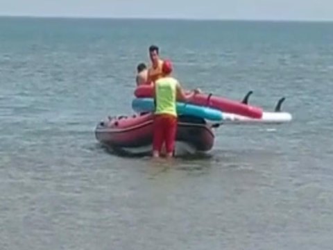 Dənizdə batan 2 nəfər xilas edildi - VİDEO