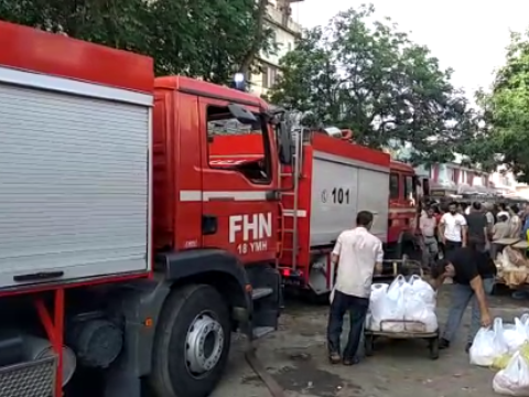 “Vosmoy bazarı”nda güclü YANĞIN