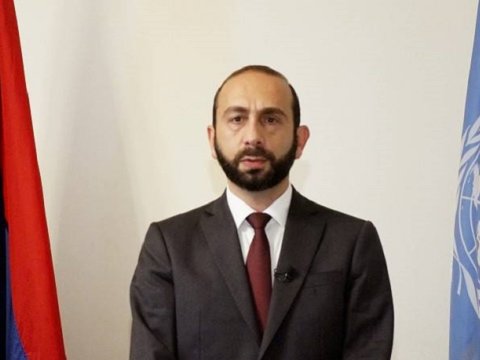 Anklavlar məsələsi ilə delimitasiya komissiyası məşğul olmalıdır - Mirzoyan