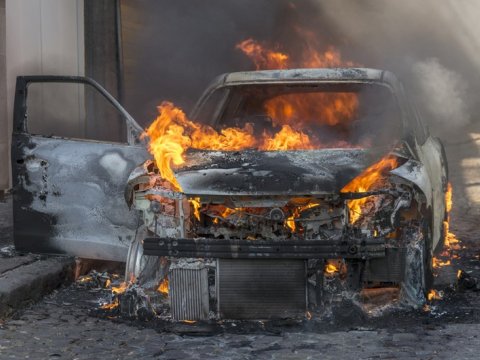 Bakıda “Chevrolet” yandı 